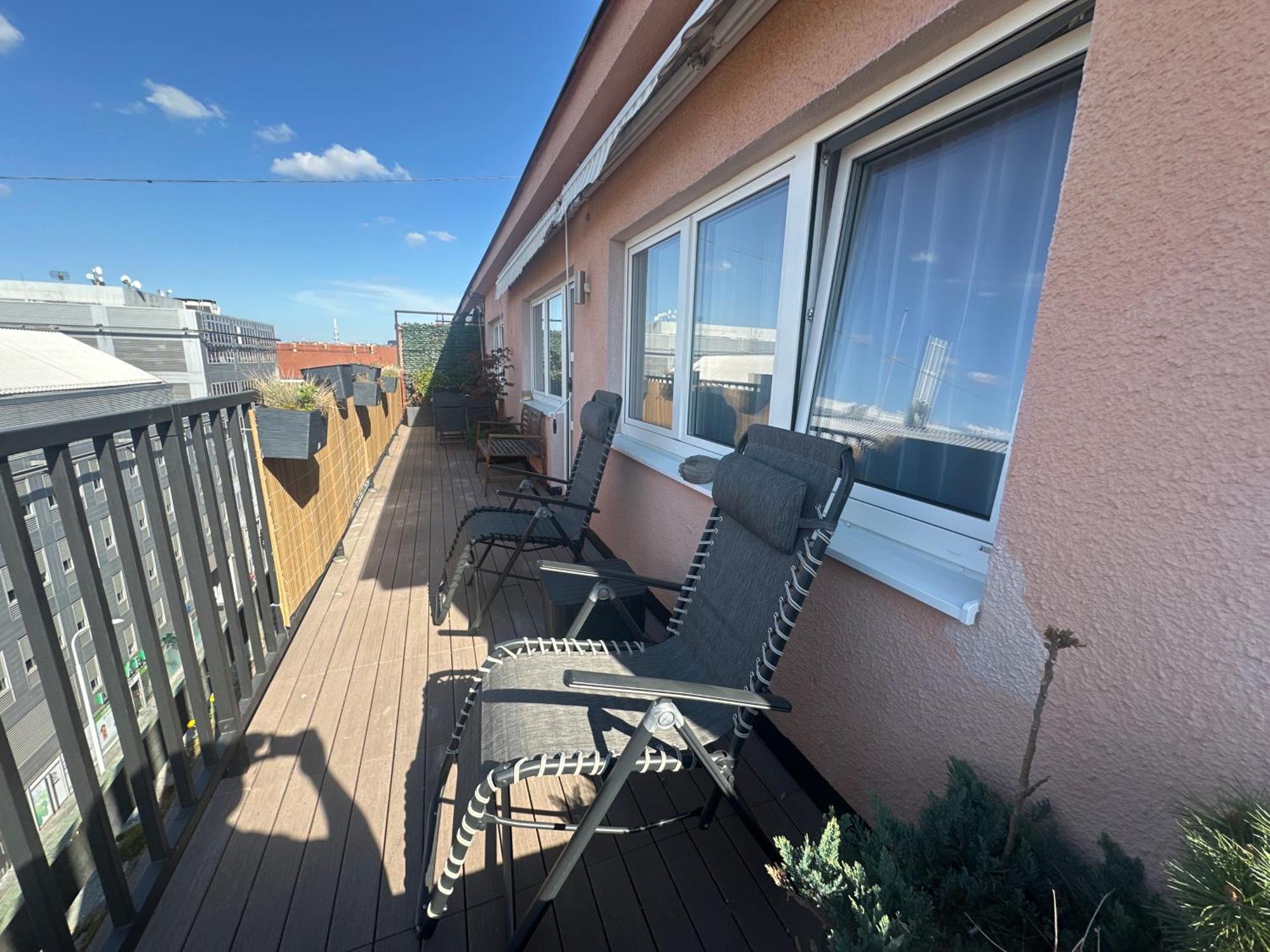 Andel With Terrace Daire Prag